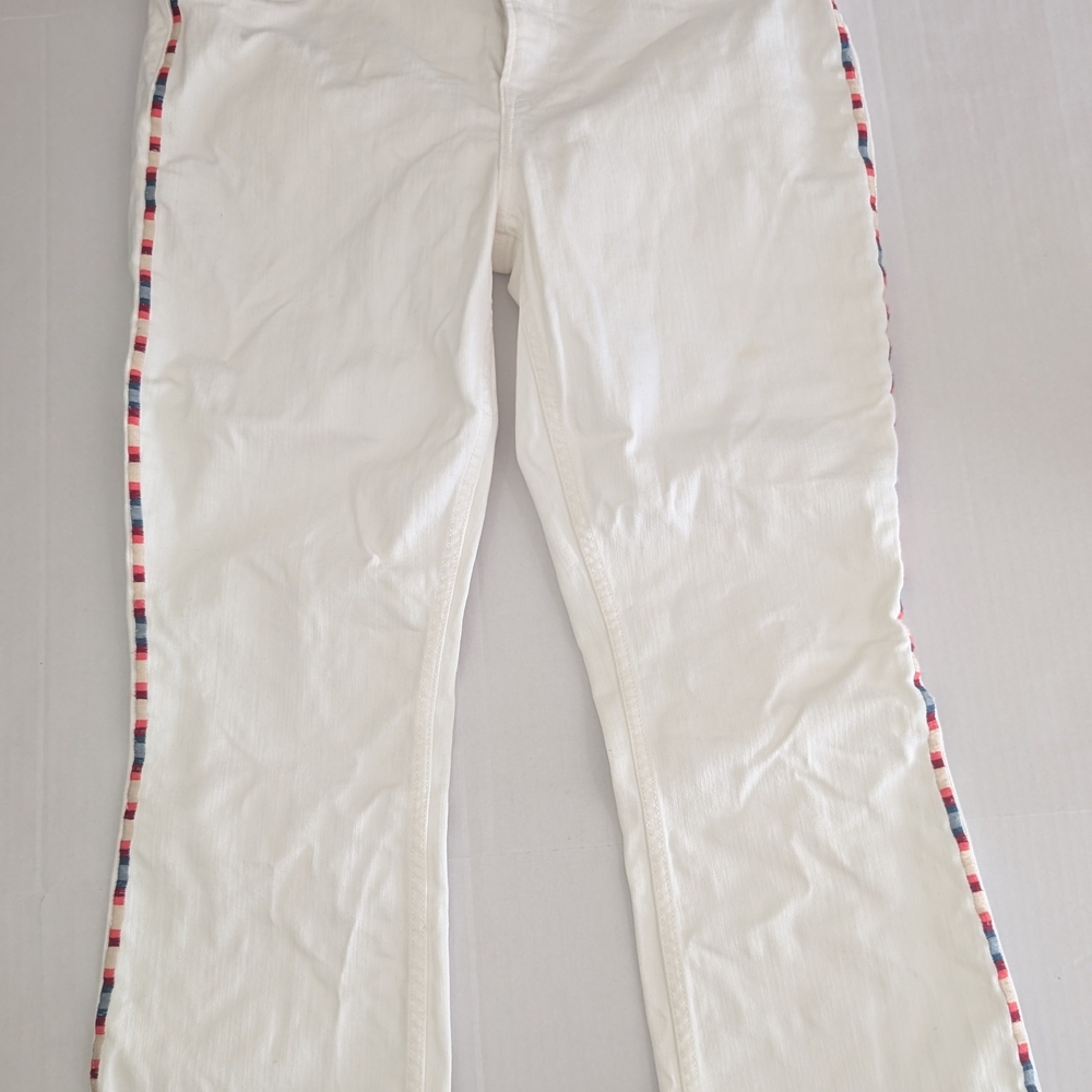 JOHNNY WAS White The Cropped Baby Boot Jean Size 31 (Has a Stain See Pic)